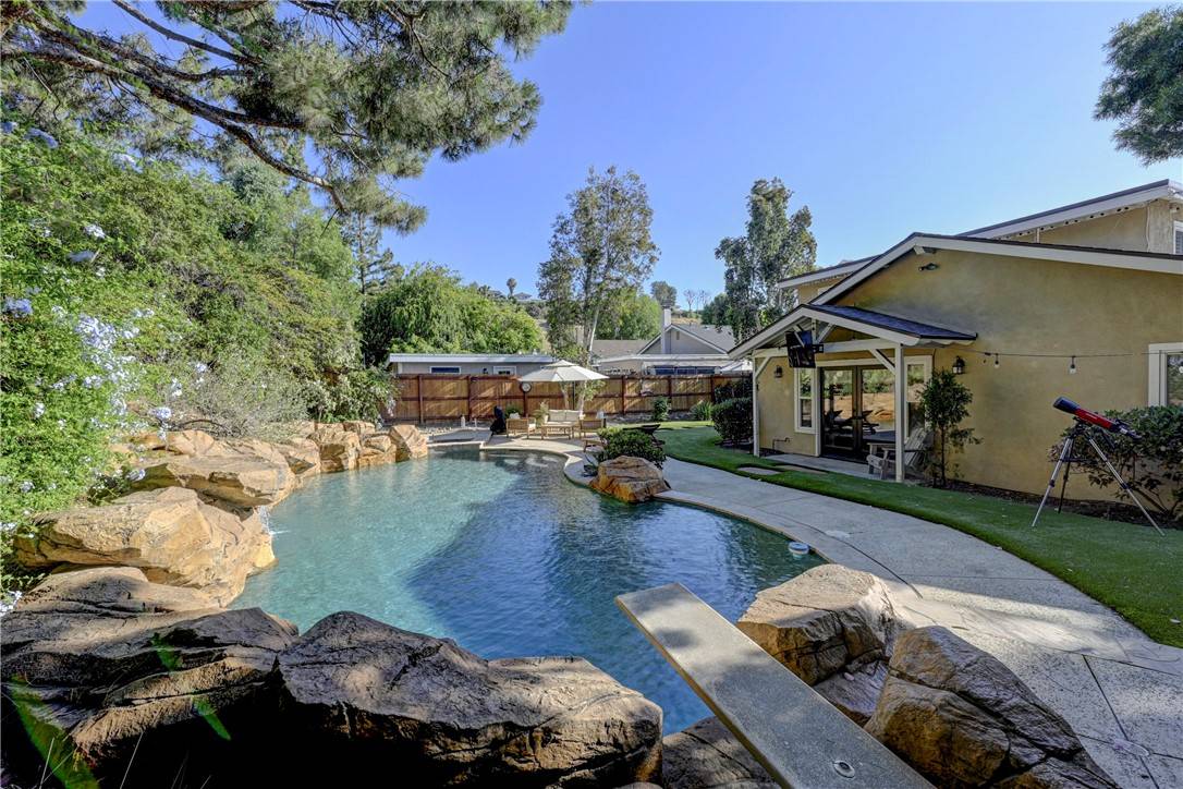 Yorba Linda, CA 92886,6122 Amberdale DR