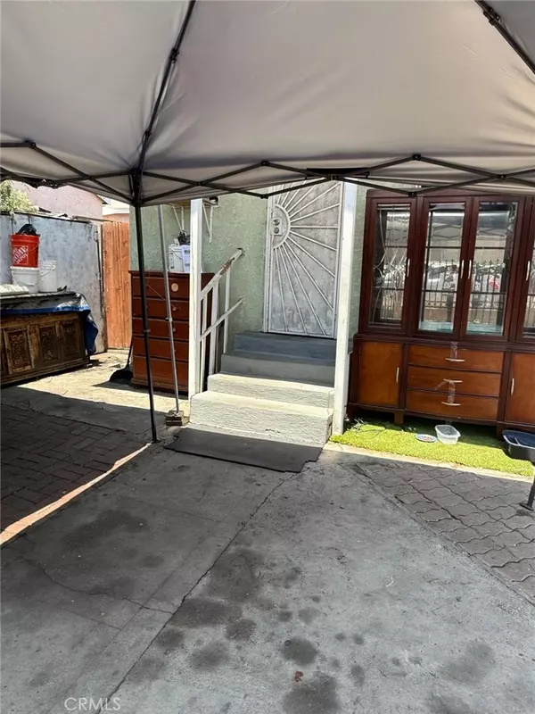 Los Angeles, CA 90011,917 E 42nd ST