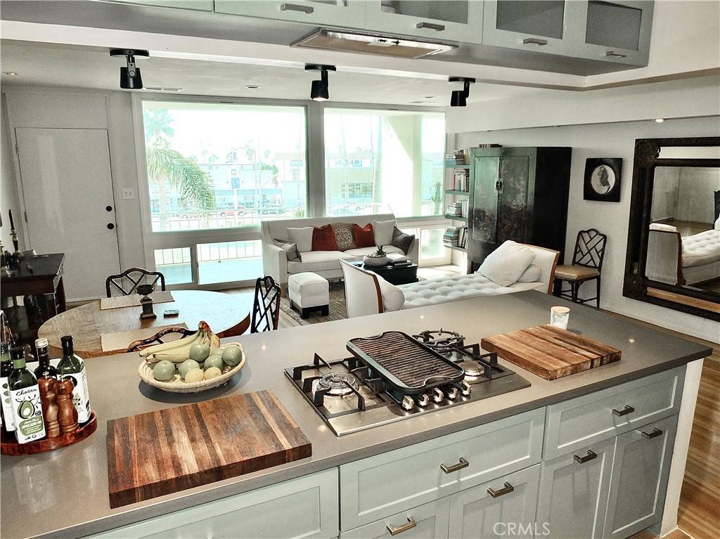Long Beach, CA 90803,3901 E Livingston DR #304