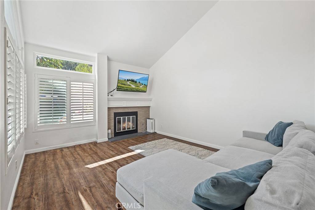 Irvine, CA 92612,164 Stanford CT #82