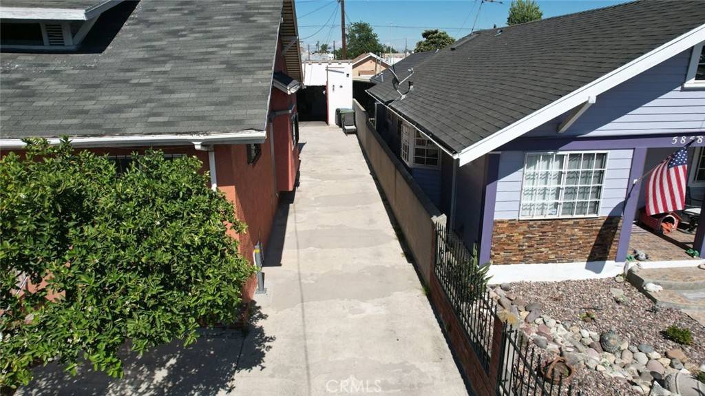 Los Angeles, CA 90003,5854 Woodlawn AVE