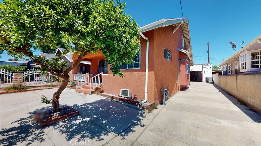 Los Angeles, CA 90003,5854 Woodlawn AVE