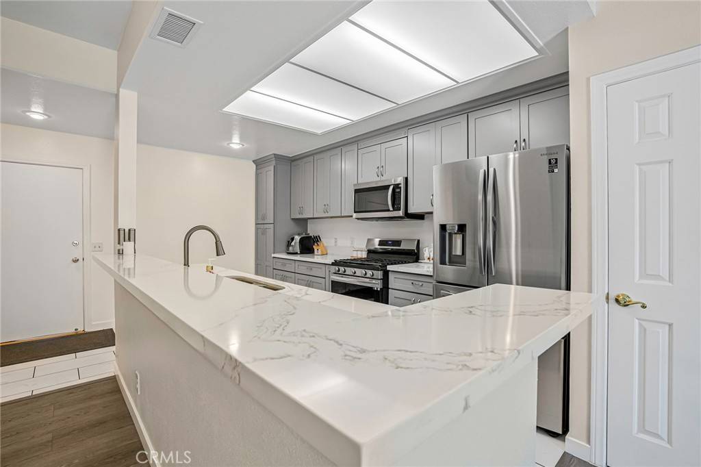 Inglewood, CA 90301,500 S Grevillea AVE #2