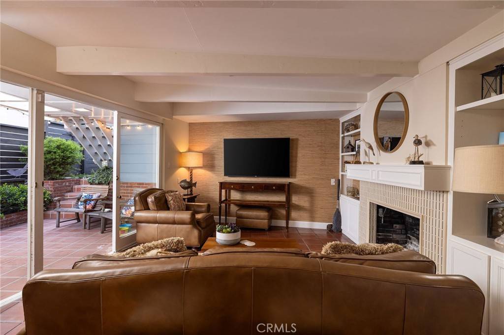 Corona Del Mar, CA 92625,305 Poinsettia AVE