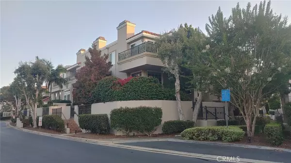 19476 Mountainview LN, Huntington Beach, CA 92648
