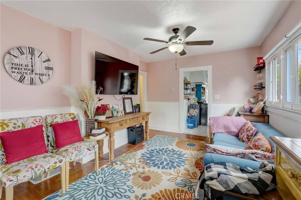 Orange, CA 92866,817 1/2 E Palmyra AVE