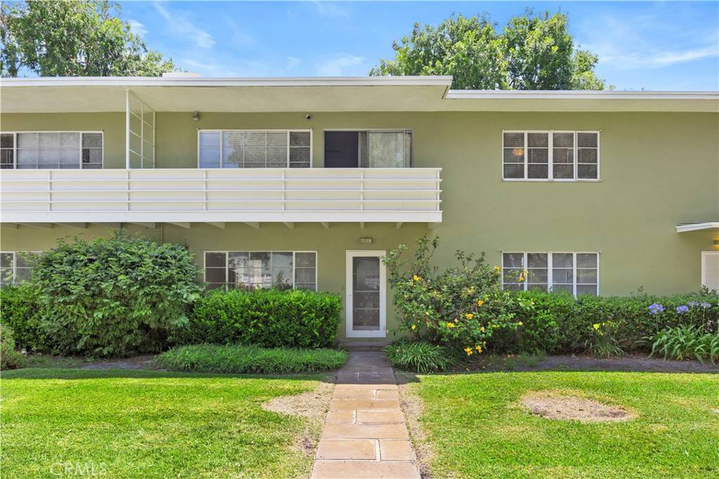 Los Angeles, CA 90016,5188 VIllage Green