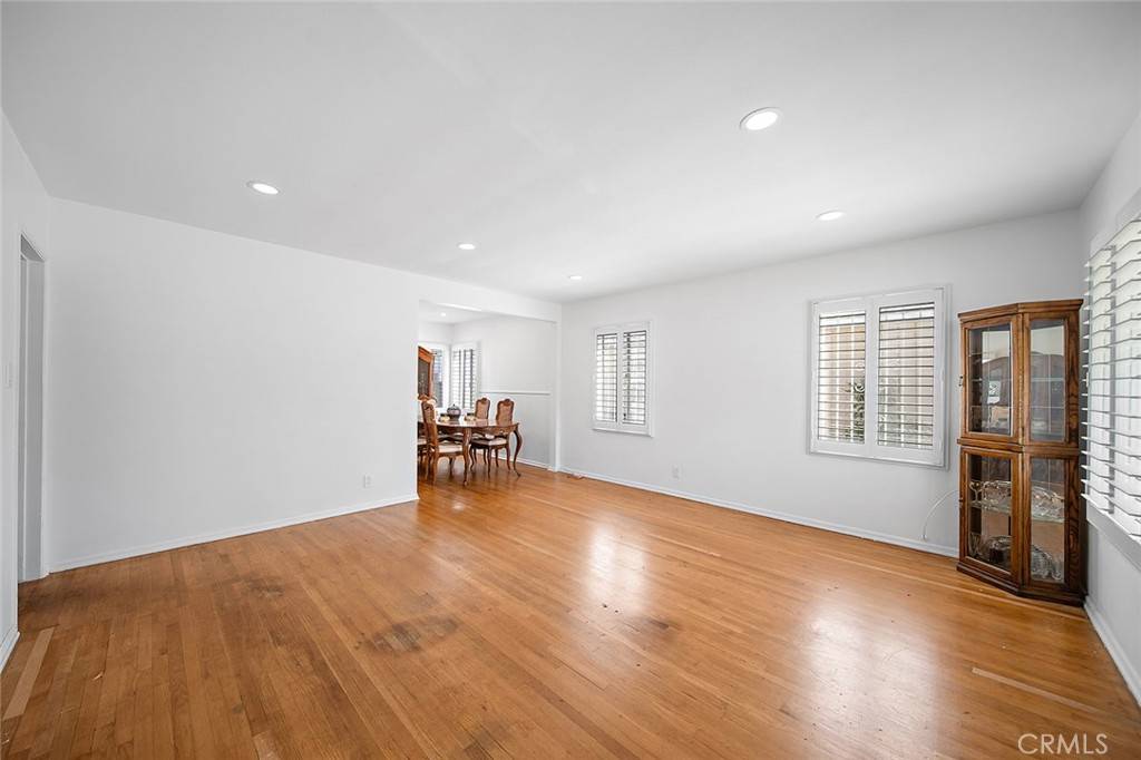 Compton, CA 90220,957 W Myrrh ST