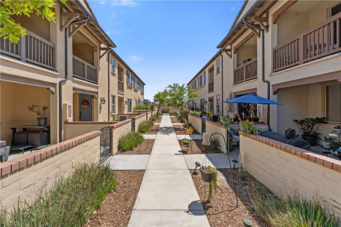 Ontario, CA 91761,2848 E Berry Loop Privado #52