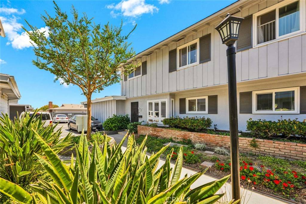 Tustin, CA 92780,1125 E 1st ST