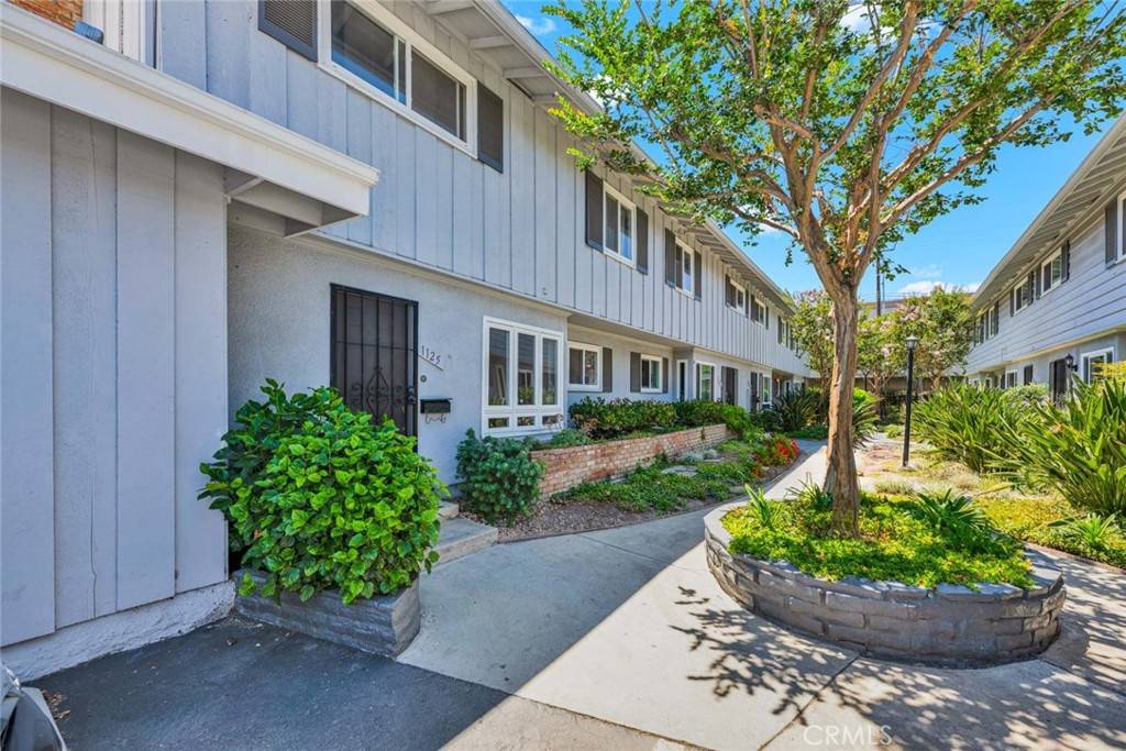 1125 E 1st ST, Tustin, CA 92780