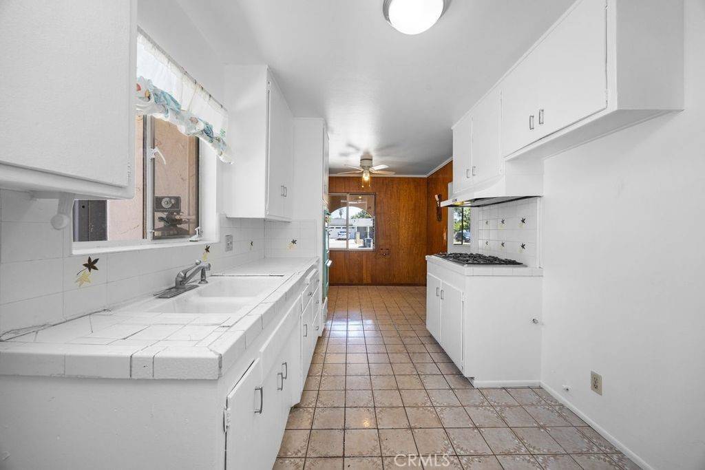 Santa Ana, CA 92704,2006 W Wilshire AVE