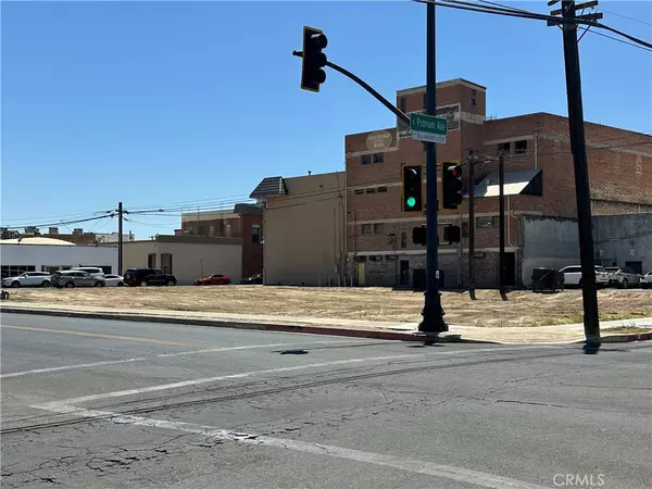 36 E Mill AVE, Porterville, CA 93257