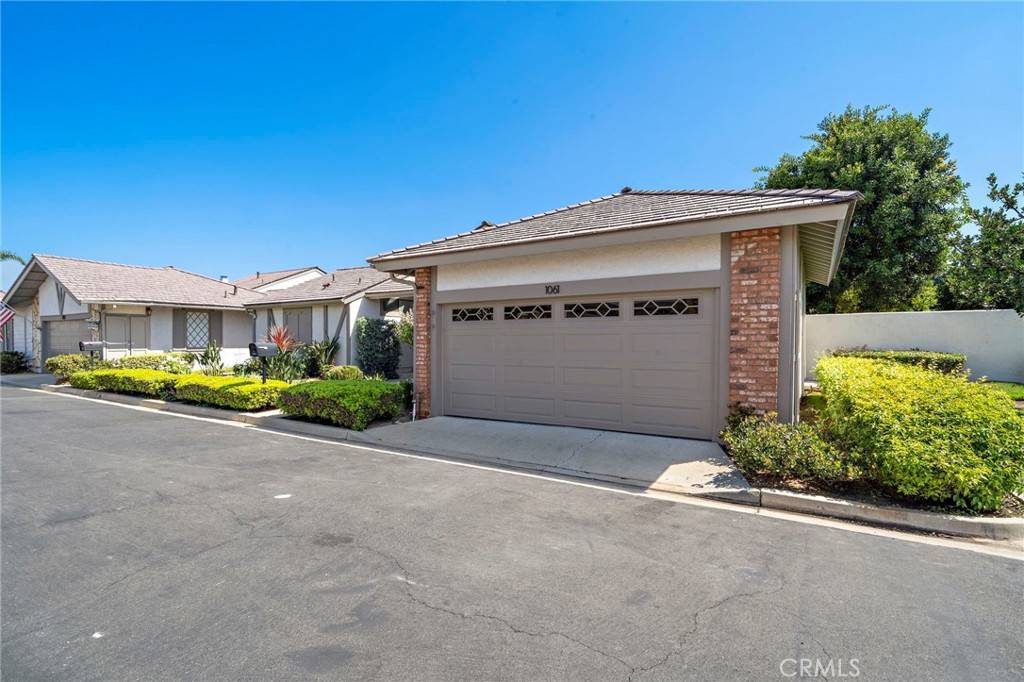 Tustin, CA 92780,1061 Regis WAY