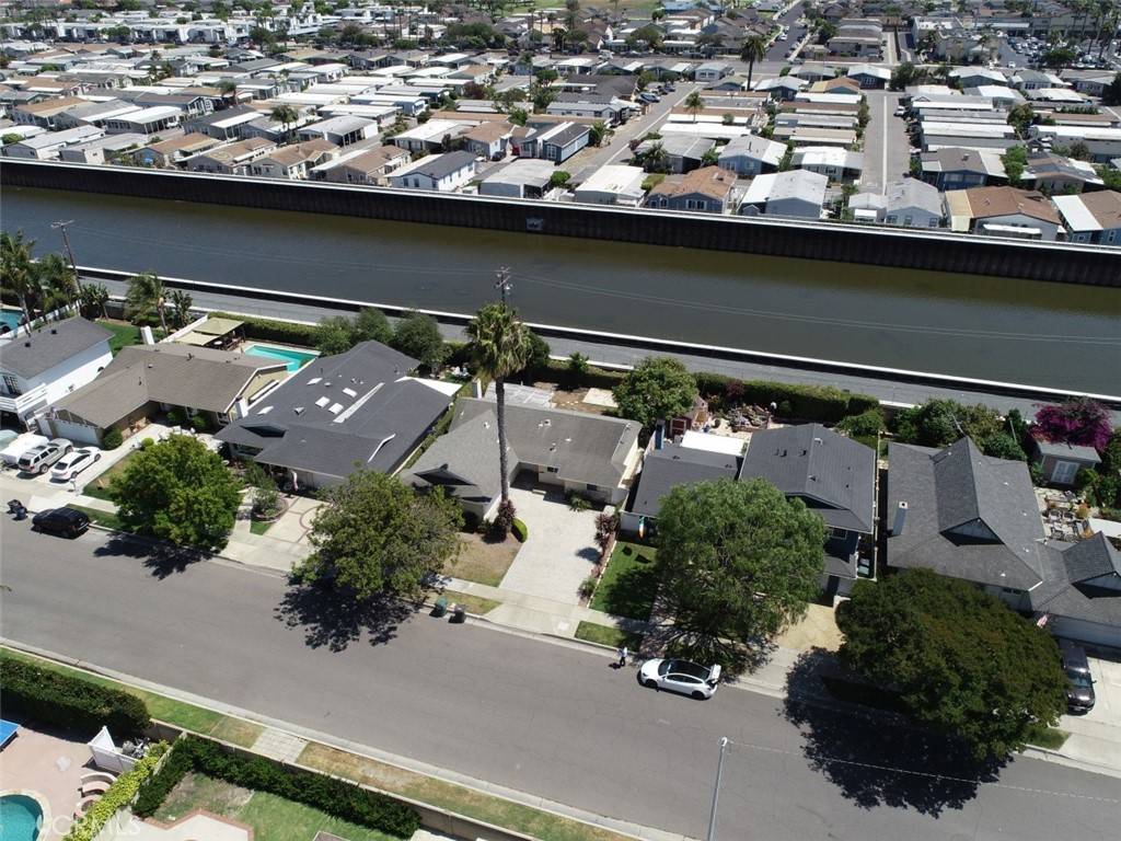 Huntington Beach, CA 92647,6112 Shields DR