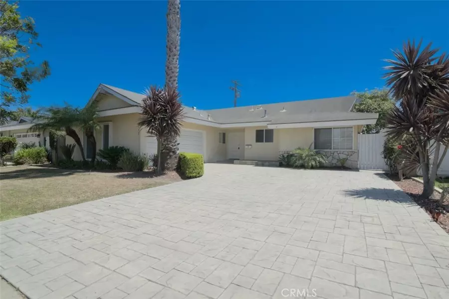 6112 Shields DR, Huntington Beach, CA 92647