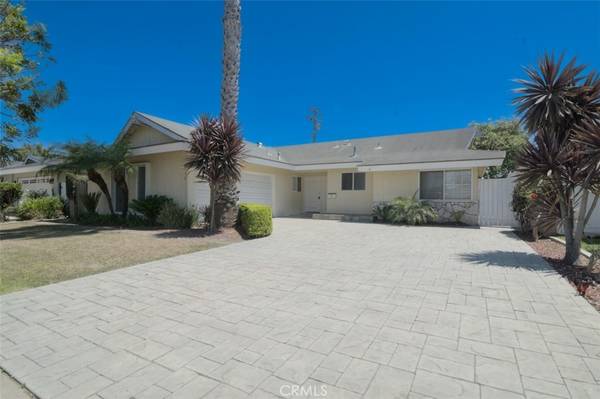 6112 Shields DR, Huntington Beach, CA 92647