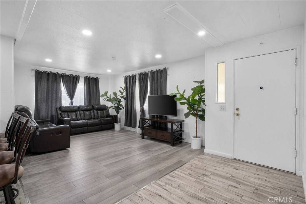 Santa Ana, CA 92704,206 S Sullivan St #36