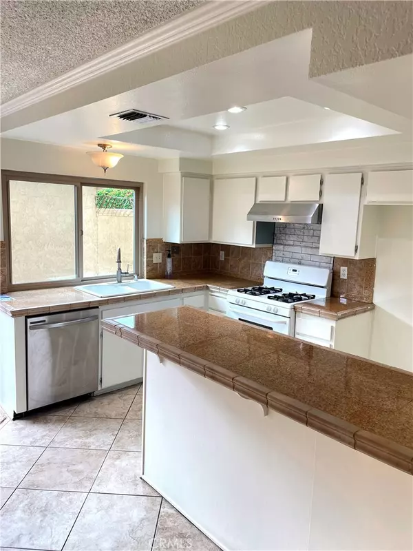 Colton, CA 92324,1077 Santo Antonio DR S #24