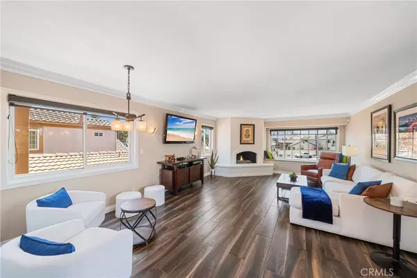 708 Main ST, Huntington Beach, CA 92648