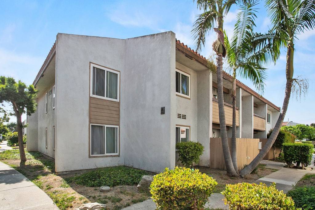 2521 W Sunflower AVE #R1, Santa Ana, CA 92704