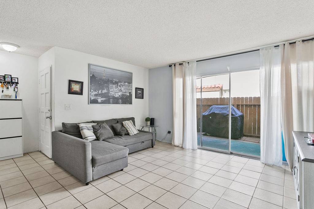Santa Ana, CA 92704,2521 W Sunflower AVE #R1