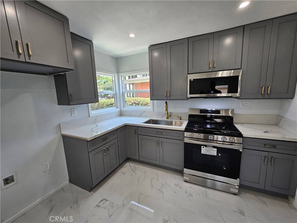Compton, CA 90221,4618 E Linsley ST