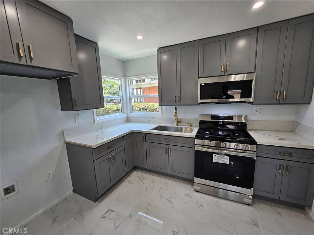 Compton, CA 90221,4618 E Linsley ST
