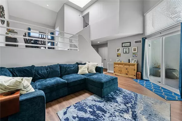 222 N Singingwood ST #9, Orange, CA 92869