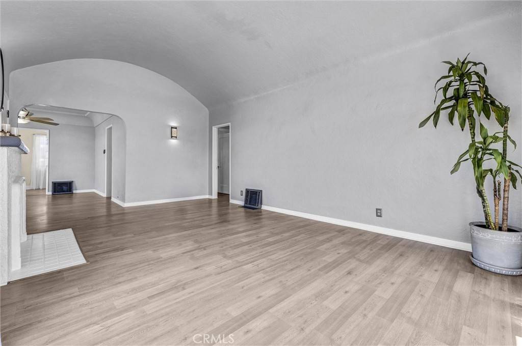 Los Angeles, CA 90018,2850 S Norton Ave