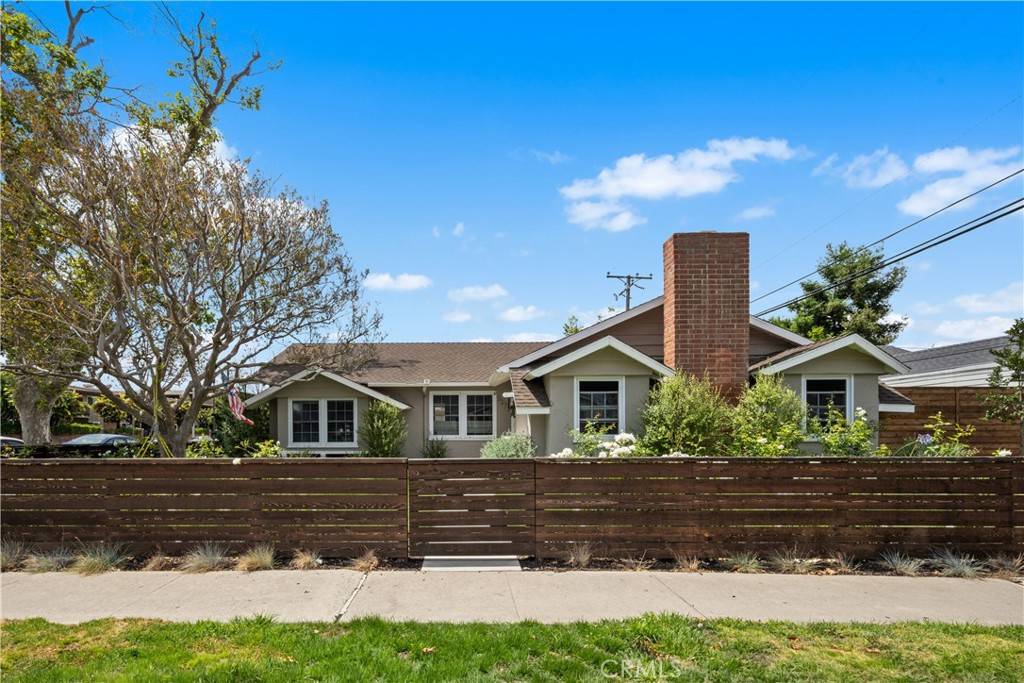 3272 Woodstock RD, Los Alamitos, CA 90720