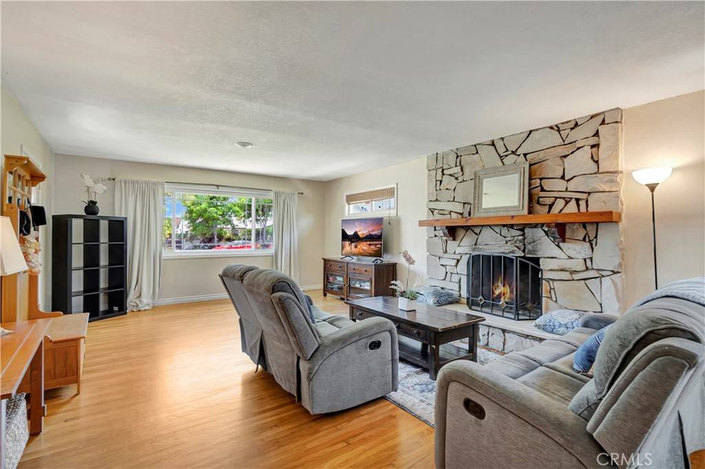 Huntington Beach, CA 92647,15041 Columbia LN