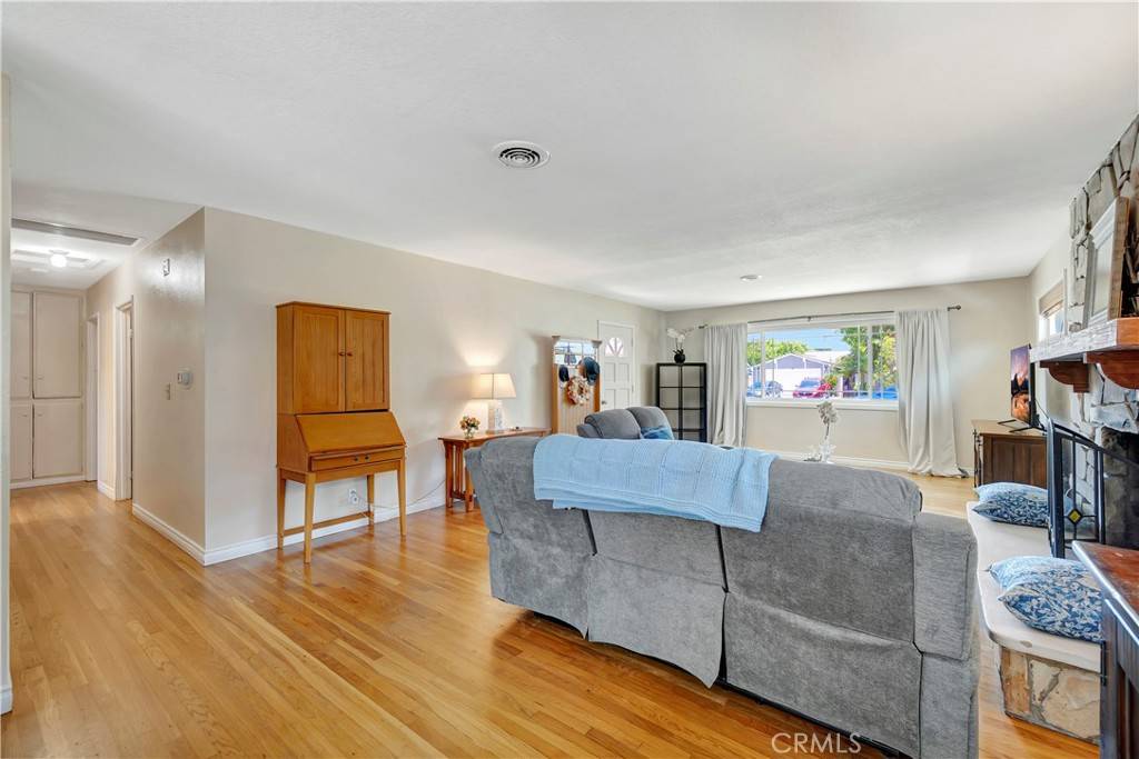 Huntington Beach, CA 92647,15041 Columbia LN
