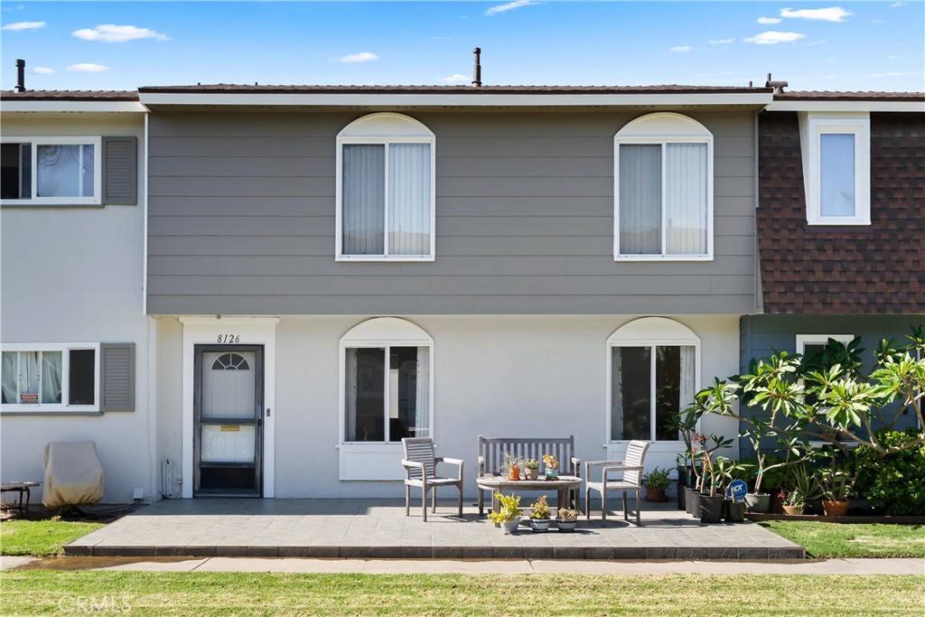 8126 Wildwood CIR, Huntington Beach, CA 92646