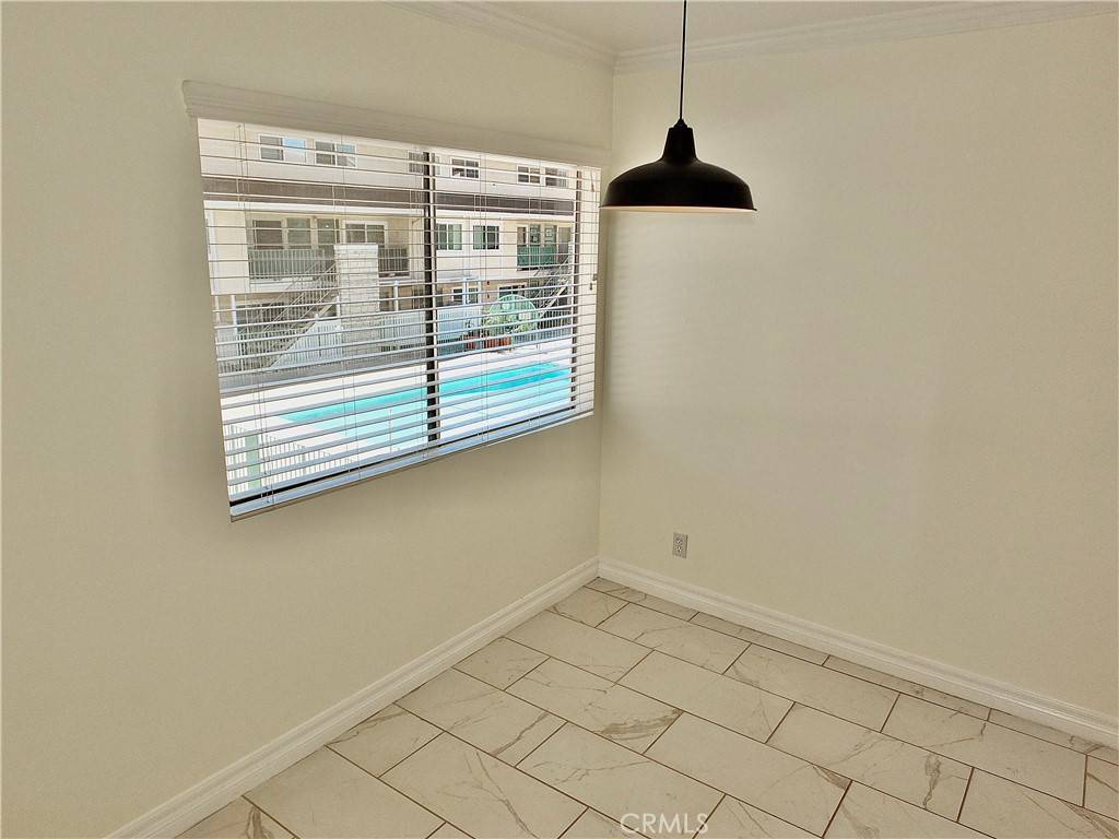 Glendale, CA 91206,121 Sinclair AVE #241