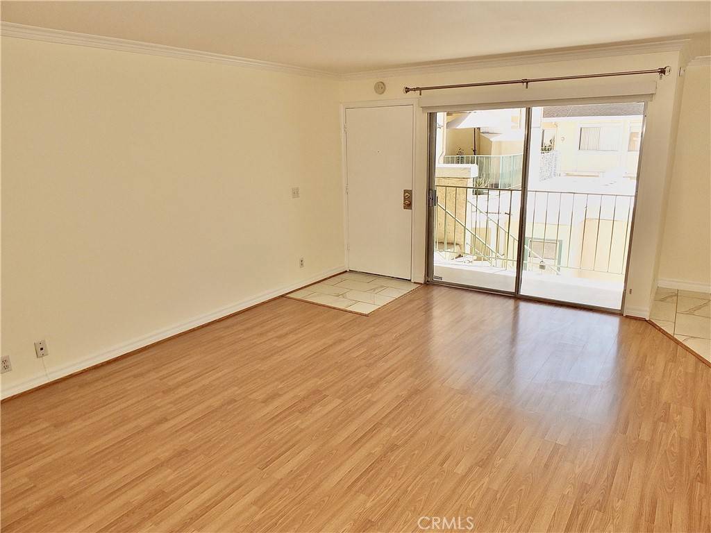 Glendale, CA 91206,121 Sinclair AVE #241