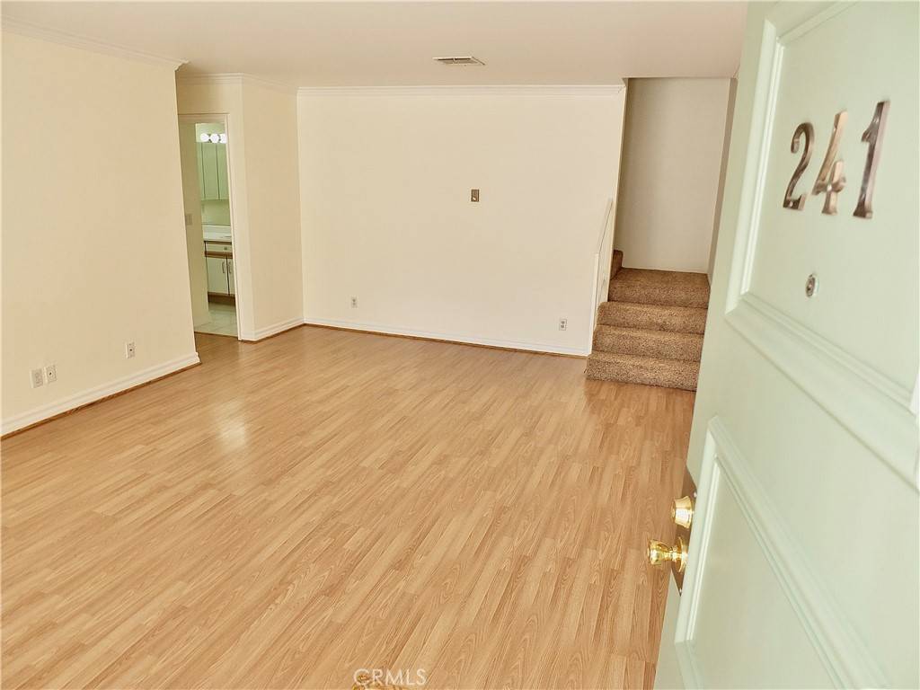 Glendale, CA 91206,121 Sinclair AVE #241
