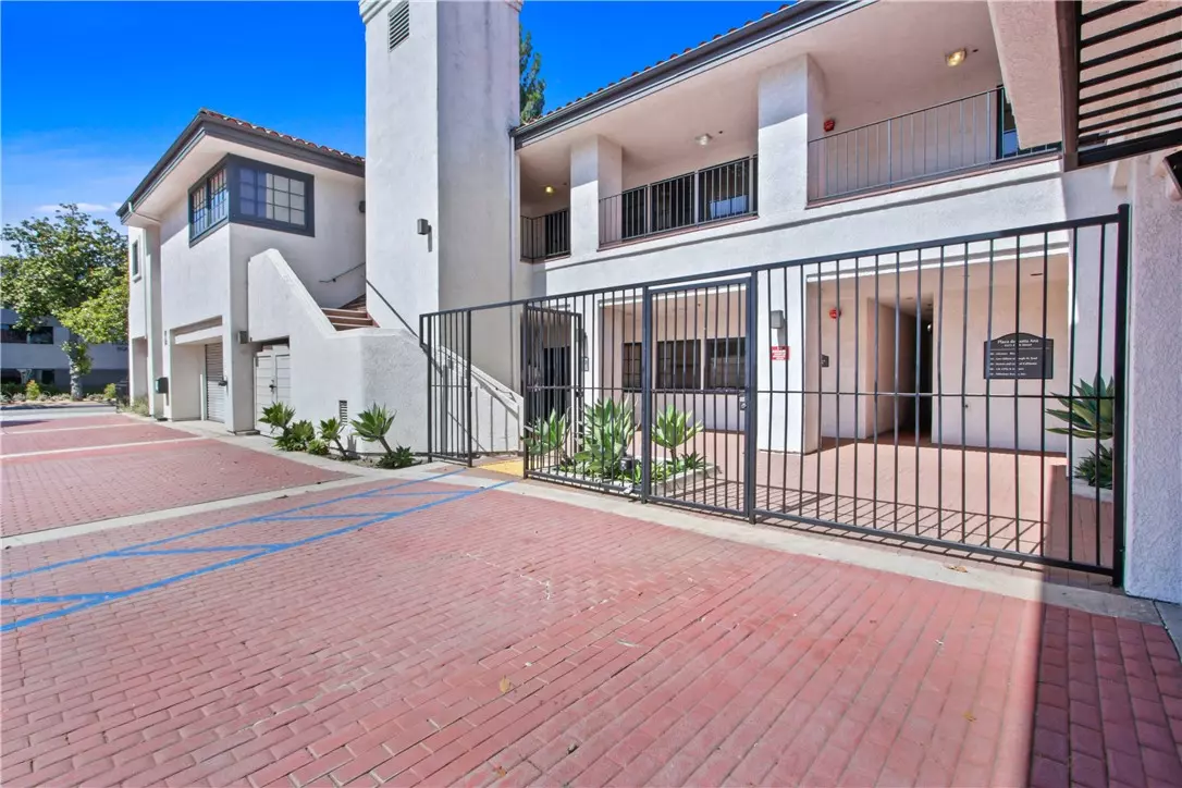 Santa Ana, CA 92701,1611 E 4th ST #200