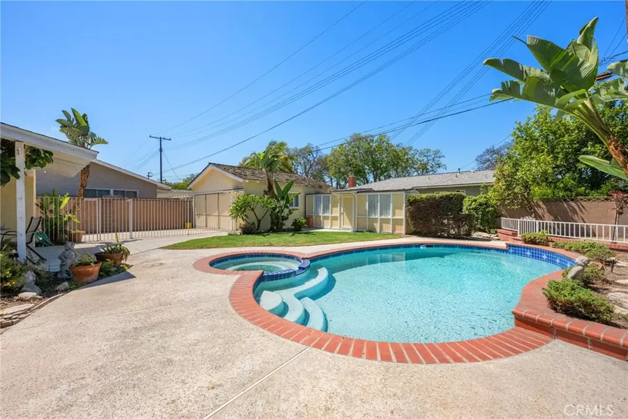 939 W Orange RD, Santa Ana, CA 92706