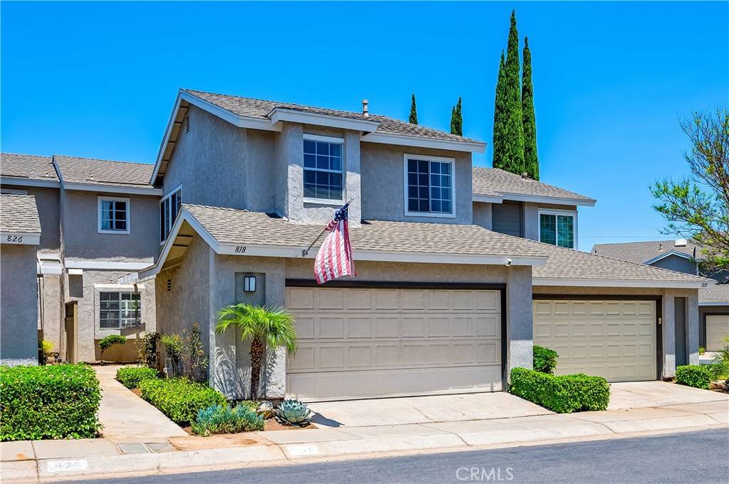 818 Live Oak PL, Corona, CA 92882