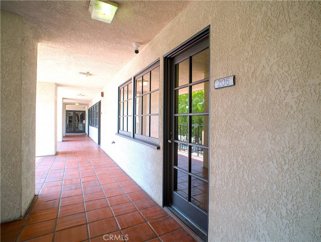 Santa Ana, CA 92701,1611 E 4th ST #206