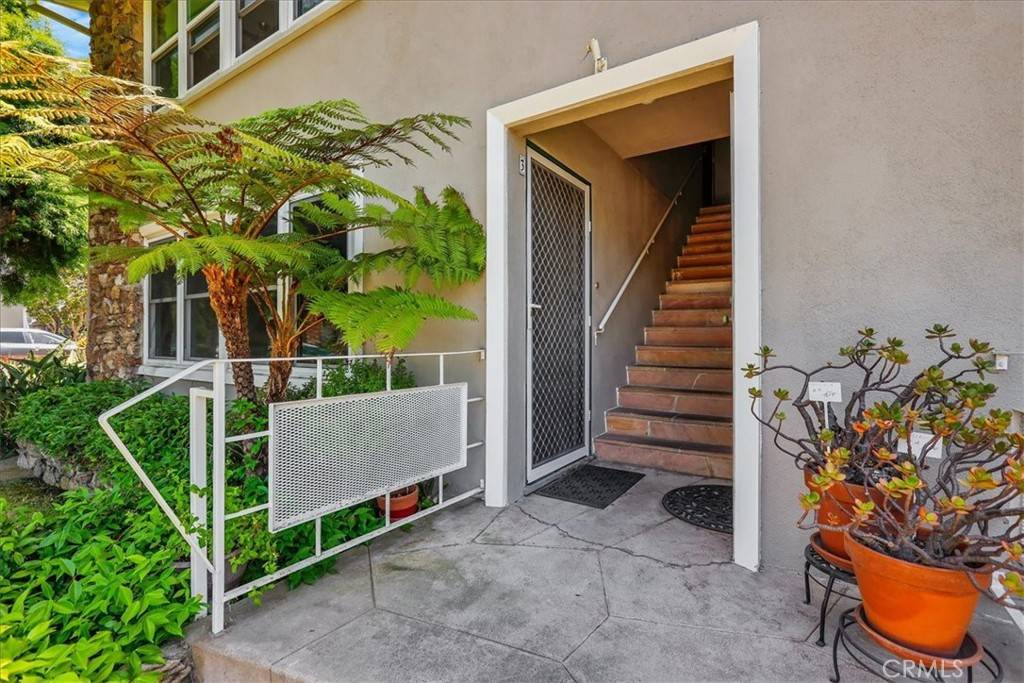 Long Beach, CA 90814,3042 E 3rd ST #3