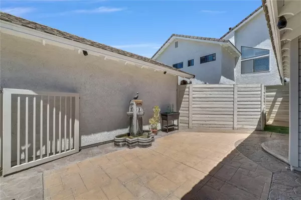 Irvine, CA 92614,492 E Yale LOOP
