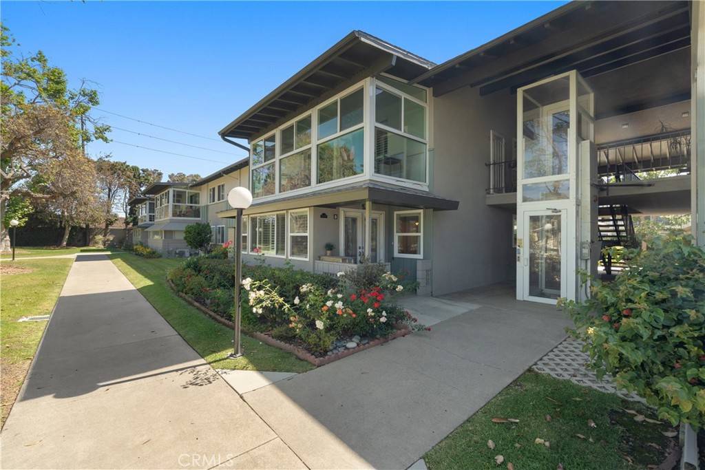 1881 St. Johns #37B, Seal Beach, CA 90740