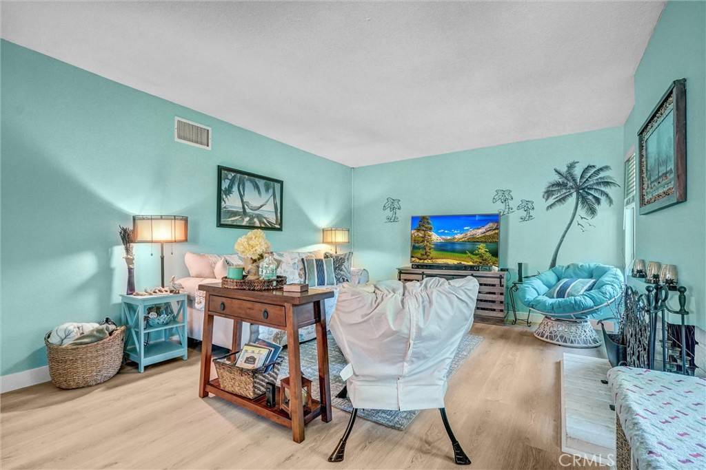 Anaheim, CA 92806,950 S Pearwood LN
