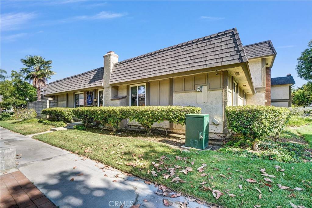Anaheim, CA 92806,950 S Pearwood LN