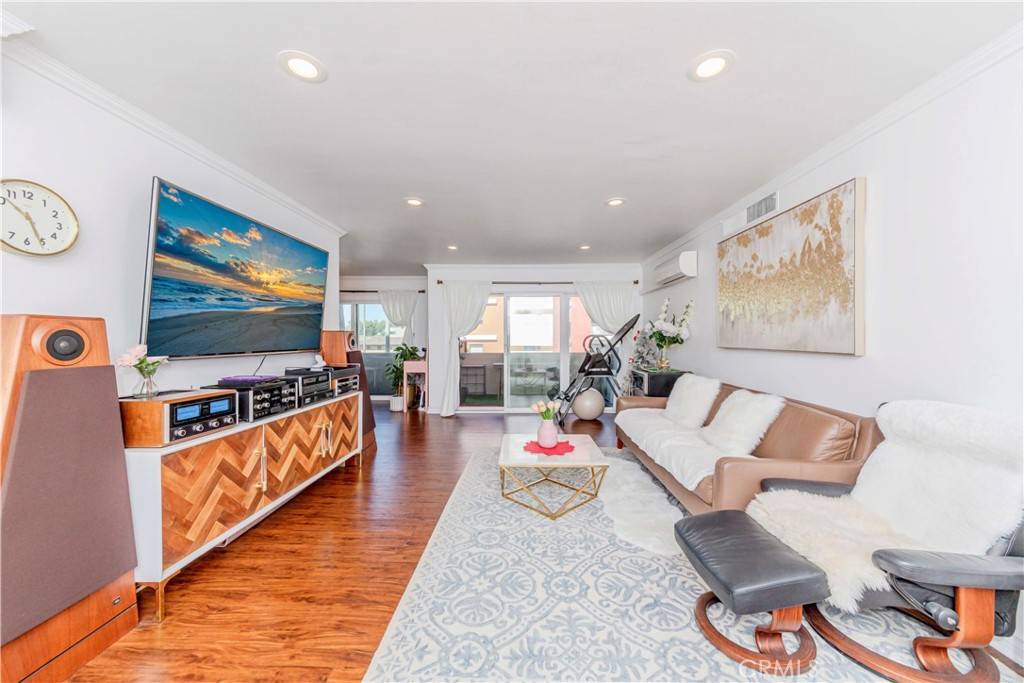 358 S Gramercy PL #201, Los Angeles, CA 90020
