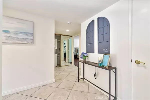Laguna Woods, CA 92637,3300 Via Carrizo #D