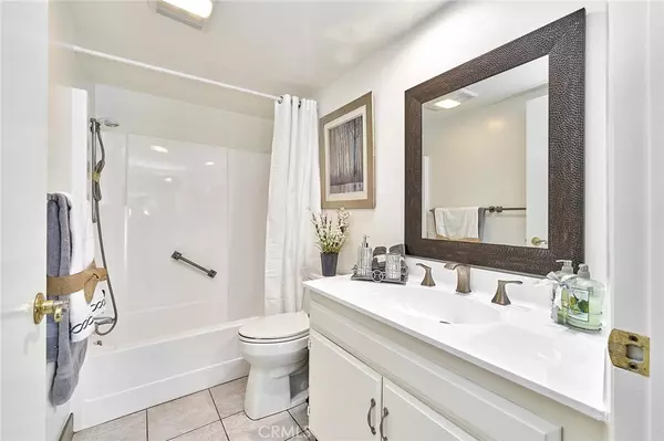 Laguna Woods, CA 92637,3300 Via Carrizo #D