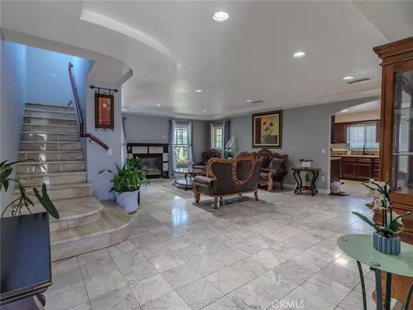 Santa Ana, CA 92704,2322 S Greenville ST
